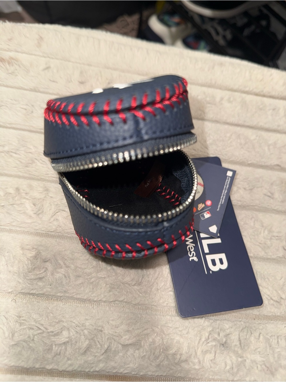 MLB Navy and Red New York Yankees Zip Key Pouch - Picture 3 of 6